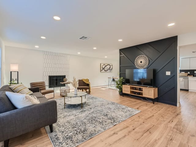 4101 Harcourt Dr