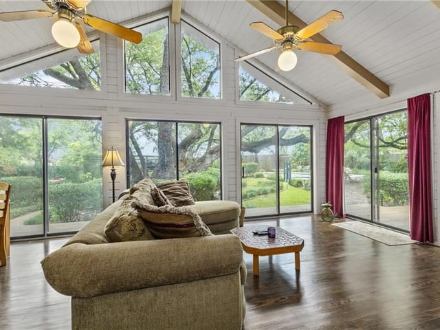 4102 Balcones Woods Dr