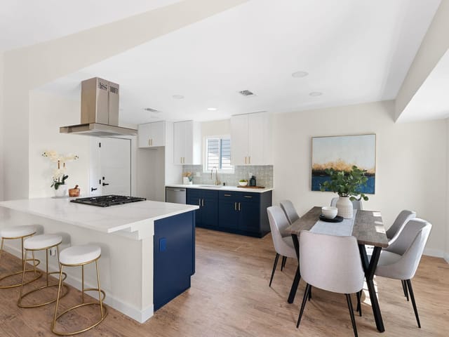 4105 Balboa Ln