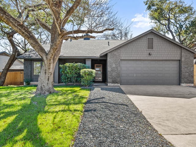 4105 Dauphine Dr