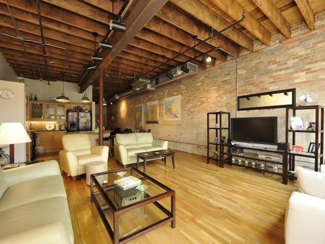 411 Brazos St Unit #216