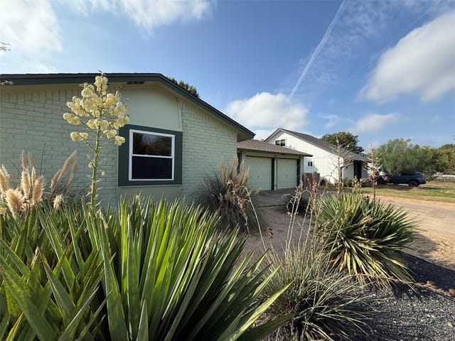 411 Buckboard Blvd