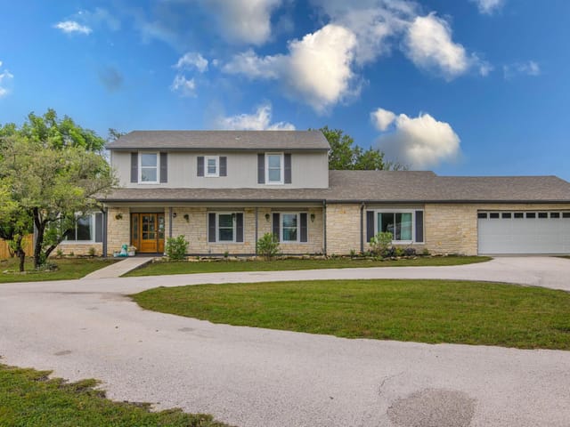 411 Carriage Oaks DR
