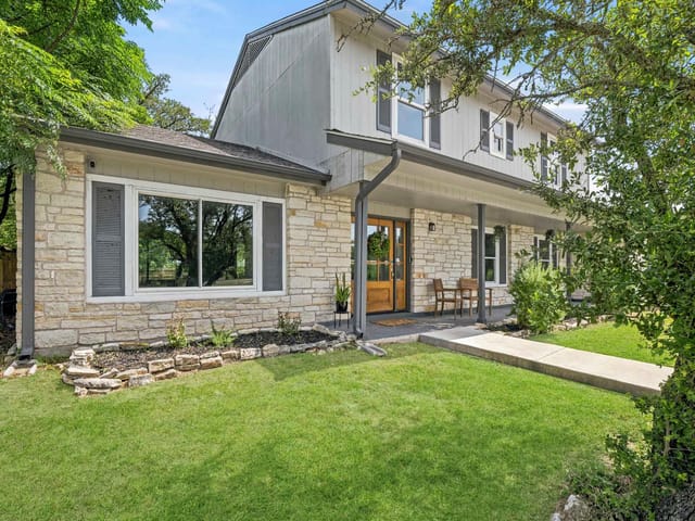 411 Carriage Oaks DR