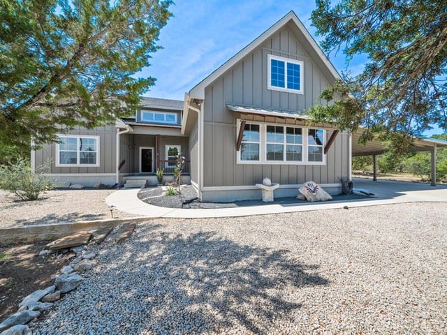 411 Eagle LN