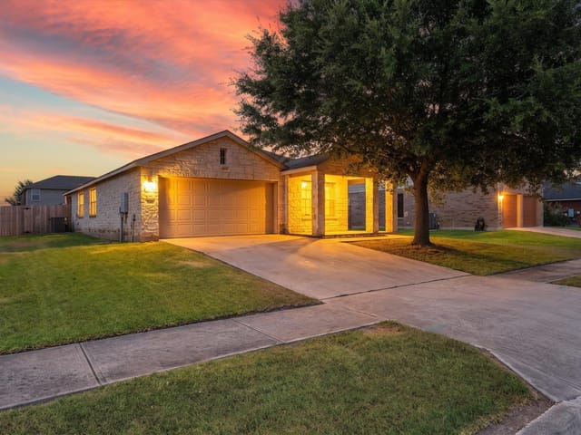 411 Leo LN
