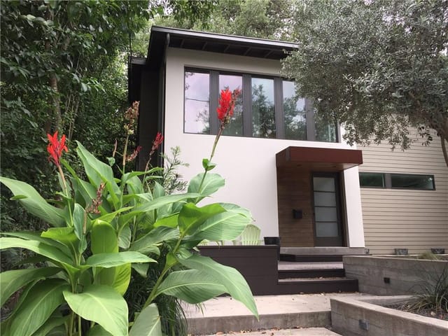 411 W Annie St