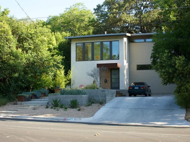 411 W ANNIE St