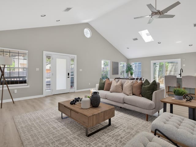 411 W Live Oak ST