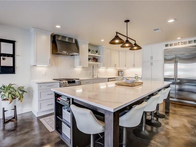4111 Greystone Dr