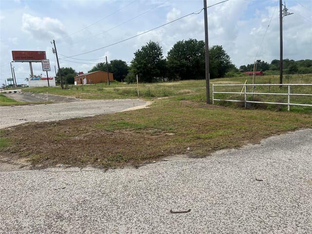 4116, 4118, 4124 N State Highway 46