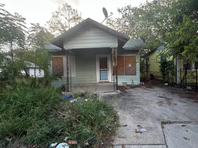 412 Conner ST