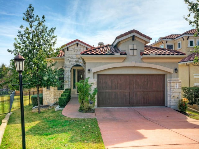 414 Indianwood Dr