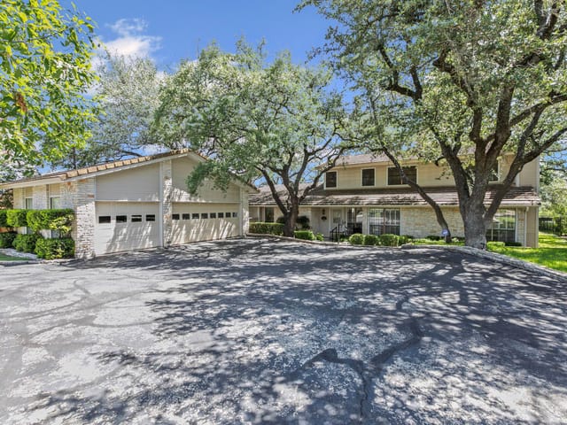 415 Dasher Dr