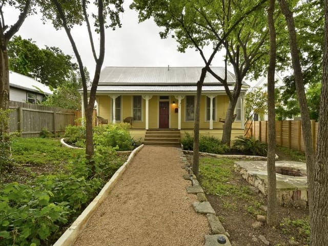 415 W Johanna St