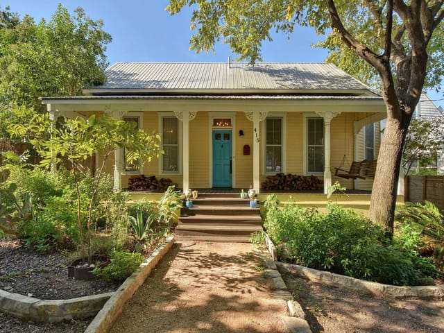 415 W Johanna St