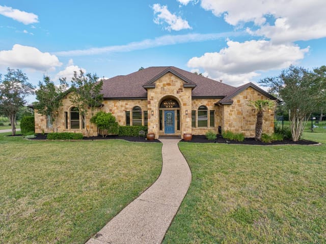 416 Shadywood LN