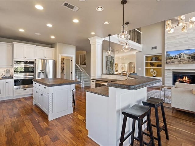 418 Luna Vista DR