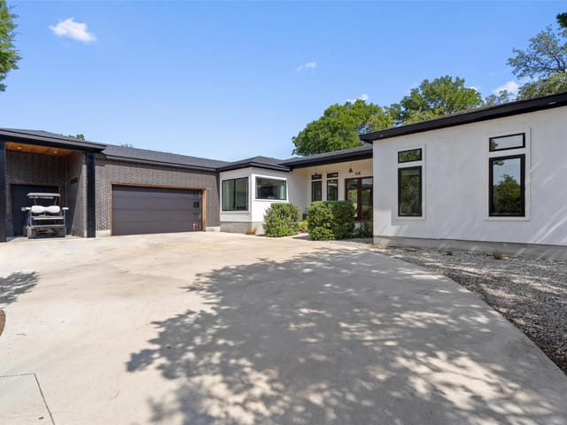 418 Venture Blvd S