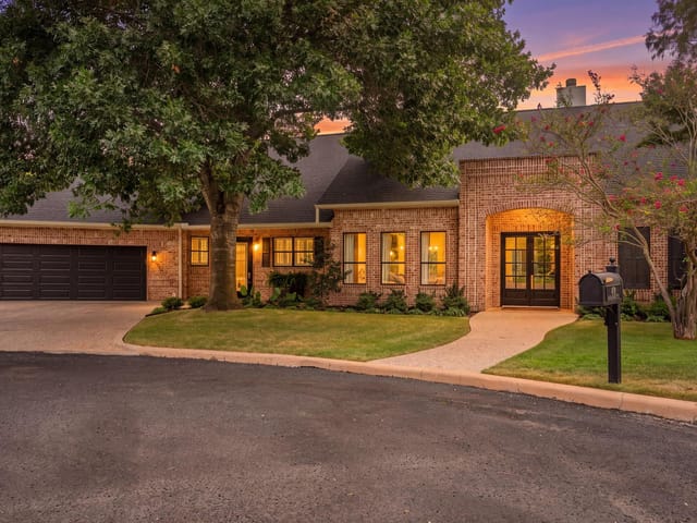 419 Candlelight CIR