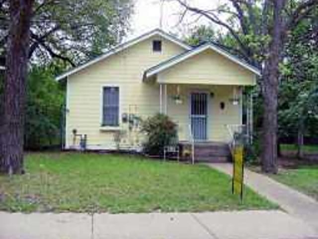 419 W JOHANNA St