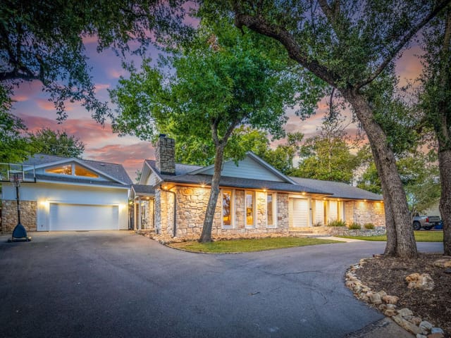 4200 Farhills Dr