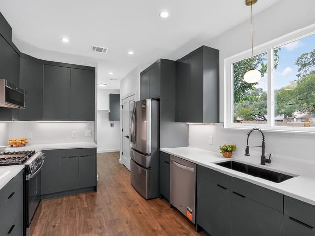 4200 Valley View RD Unit #B