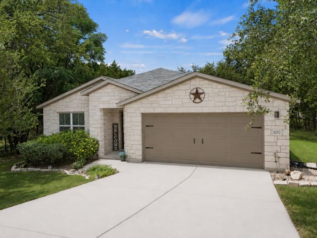 4202 Glendale LN