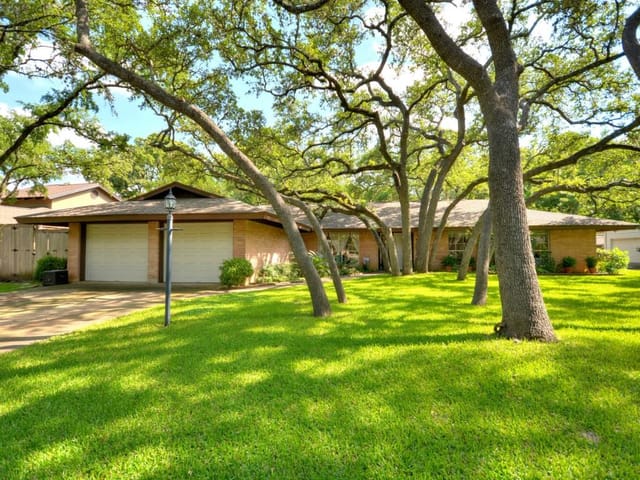 4207 Cat Hollow Dr