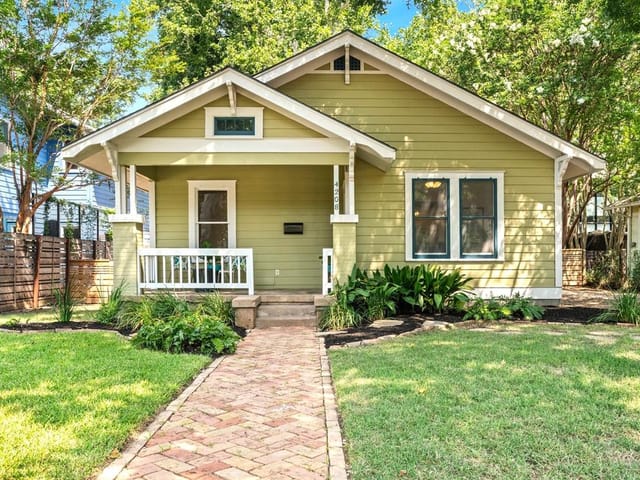 4208 Bellvue Ave