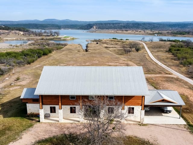 421 Chimney Cove Dr