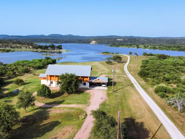 421 Chimney Cove DR