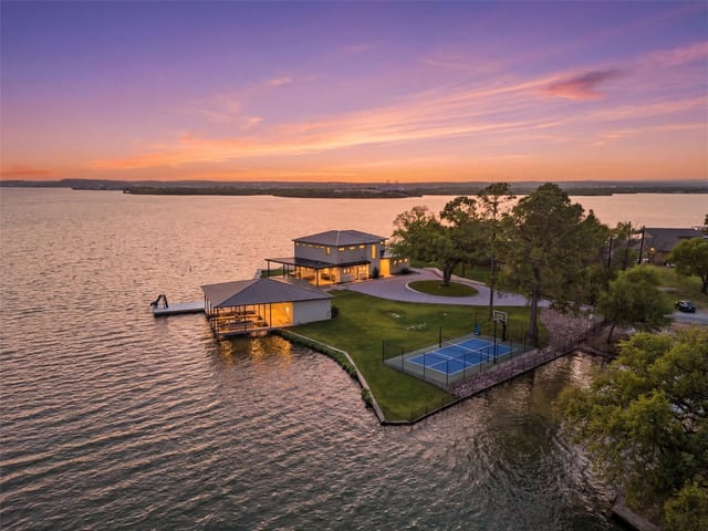 421 Hillview Dr