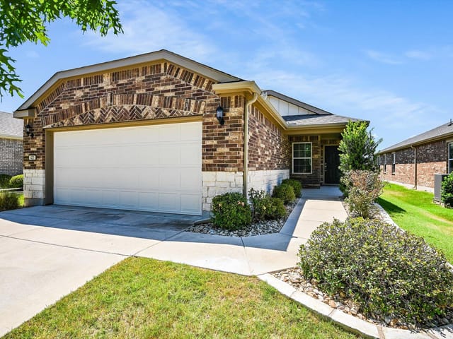 421 Holiday Creek LN