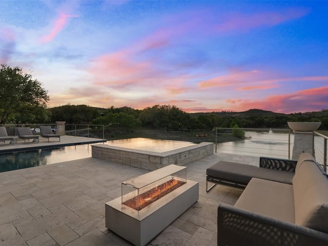 421 Rolling Hills RD