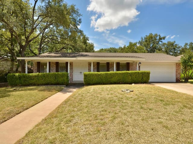 4211 Deepwoods Dr