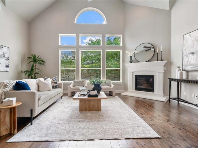4211 Front Range Ln