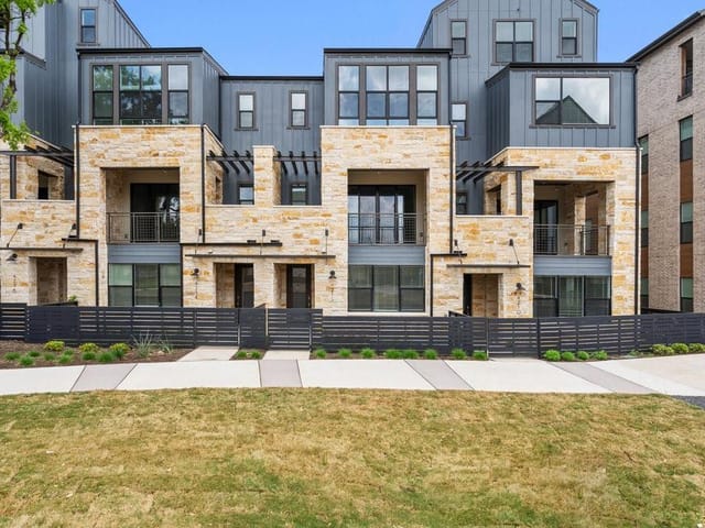 4212 Elevator DR