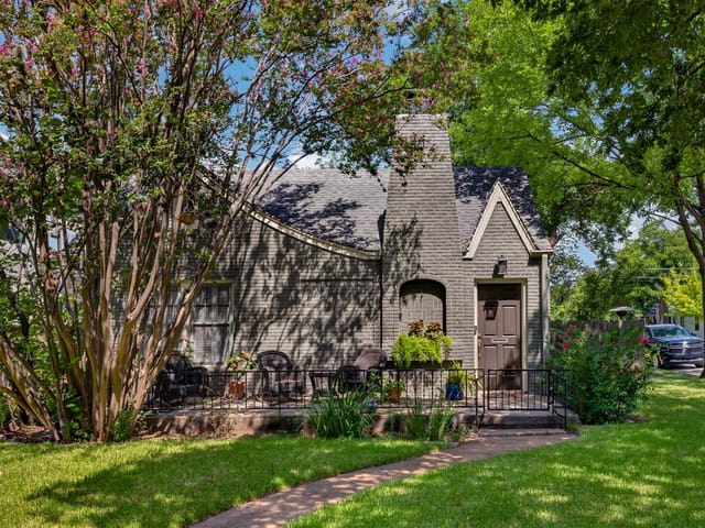 View 4214 Sinclair Ave in Rosedale D 4214 Sinclair Ave - front exterior - Luxury home in Rosedale D, Austin, TX