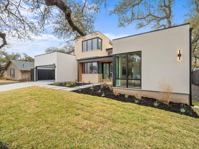 4216 Deepwoods Dr