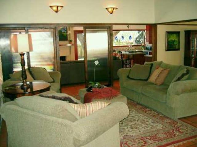 4217 PRICKLY PEAR Dr