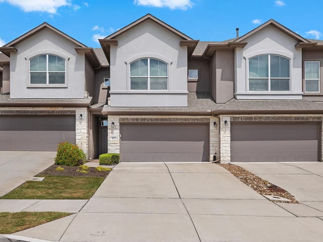 422 Epiphany LN