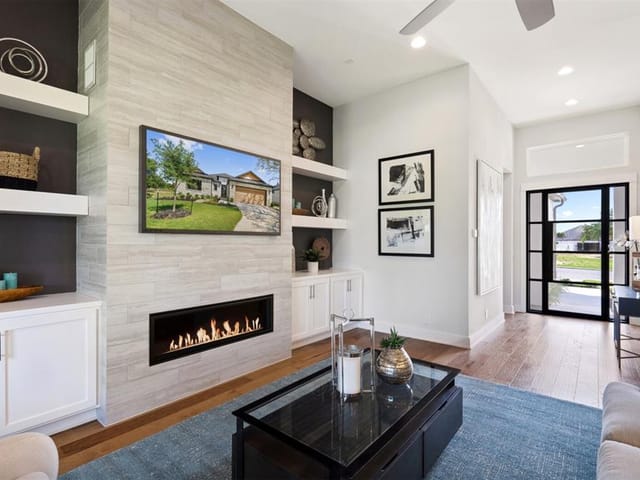 4220 Isadora Dr