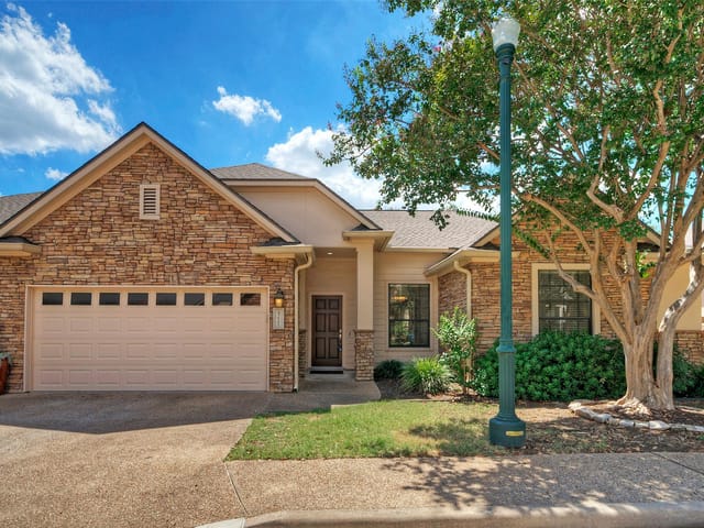 4221 Johns Light DR