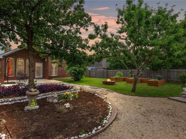 424 Racetrack Dr