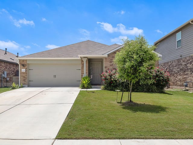 424 Sebring CIR