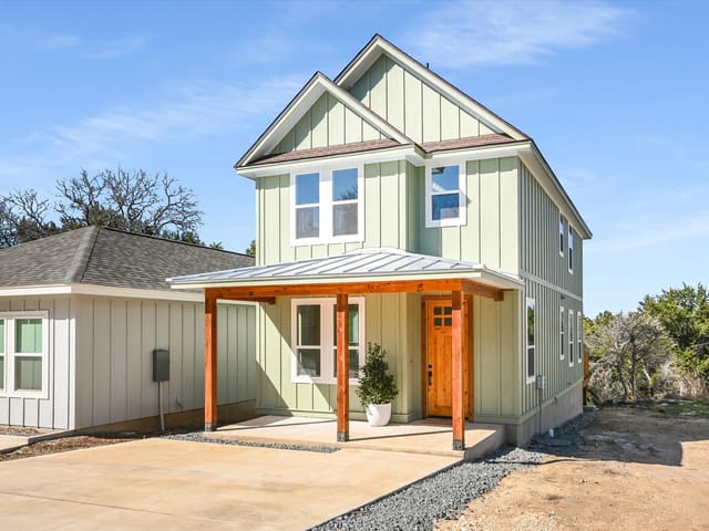424 SHADY BLUFF Dr