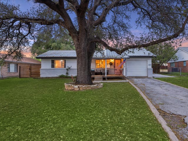 4247 River Oaks Dr