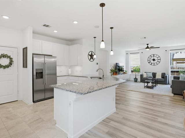 425 Conchillos DR