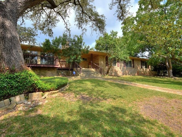 4300 Balcones Dr